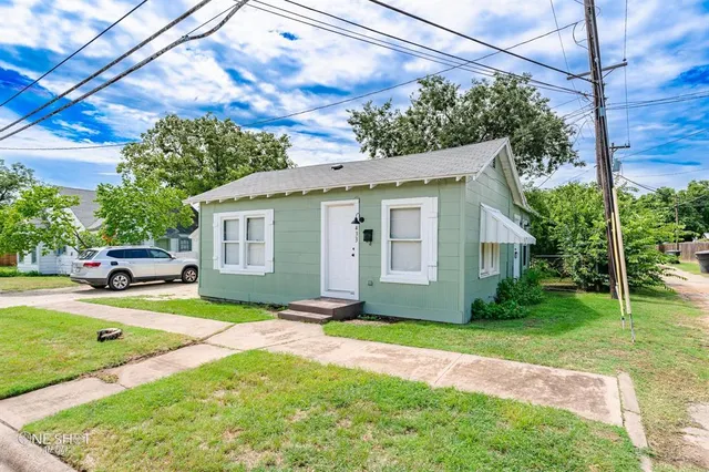 $1,300 | 1433 South 11th Street, Abilene, TX 79602