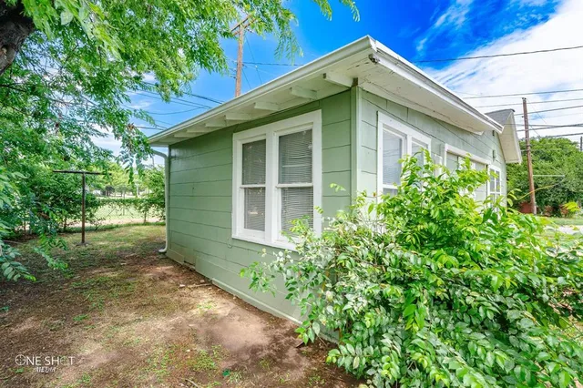 $1,300 | 1433 South 11th Street, Abilene, TX 79602