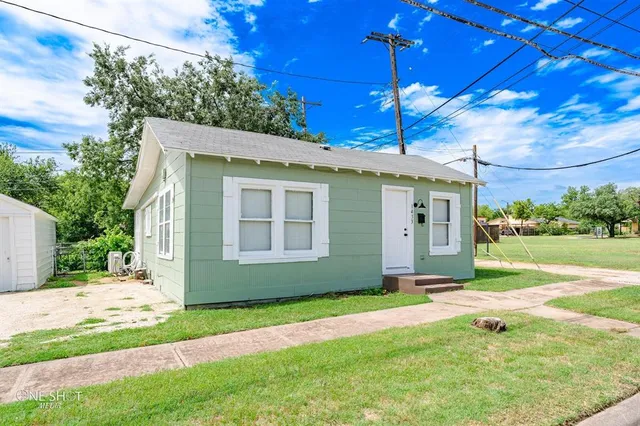 $1,300 | 1433 South 11th Street, Abilene, TX 79602