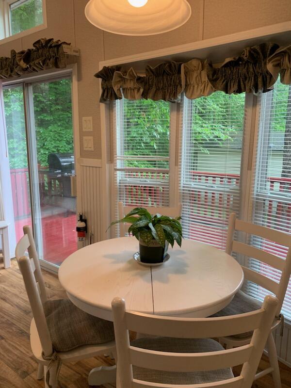 31 Judge Road Naples, ME 04055 - Photo 11 of 32 Dining table