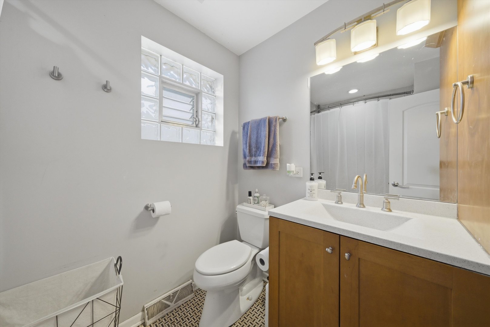 3841 Arthur Avenue Brookfield, IL 60513 - Photo 20 of 34 a bathroom with a sink a toilet and mirror