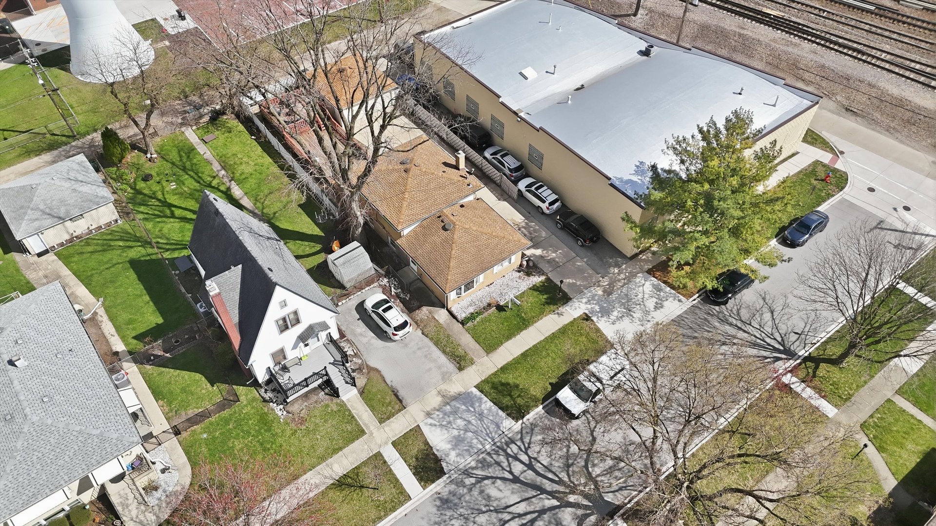3841 Arthur Avenue Brookfield, IL 60513 - Photo 30 of 34 an aerial view of a house with outdoor space