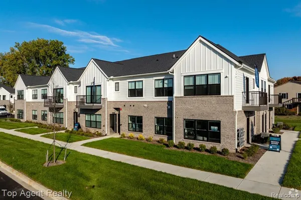 $2,095 | 31733 Gabby Court, New Baltimore, MI 48047