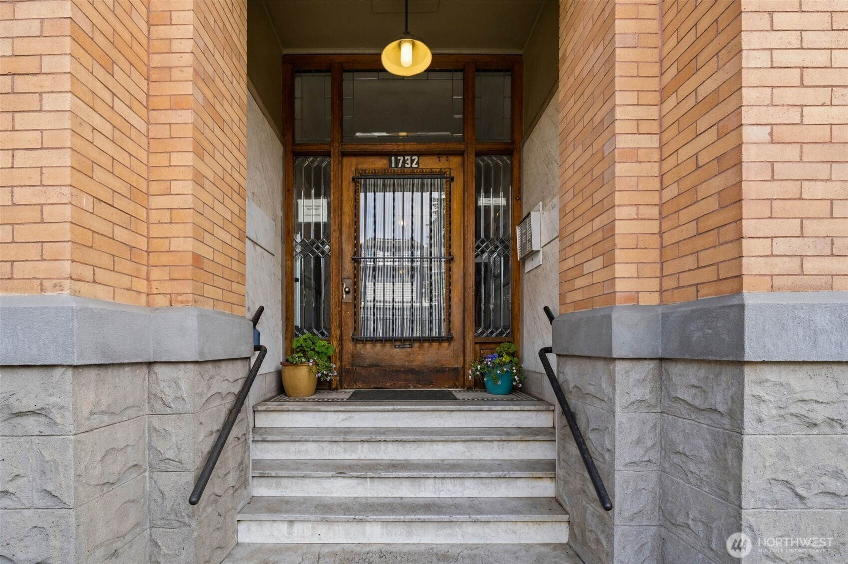 1732 15th Avenue, Unit 3 Seattle, WA 98122 - Photo 3 of 16