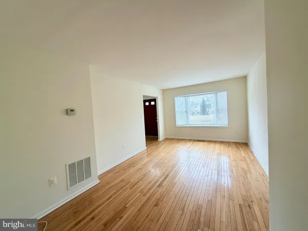 $3,100 | 3048 Hickory Grove Court, Fairfax, VA 22031