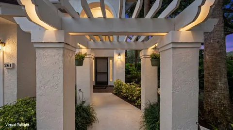 a view of entryway with a outdoor space