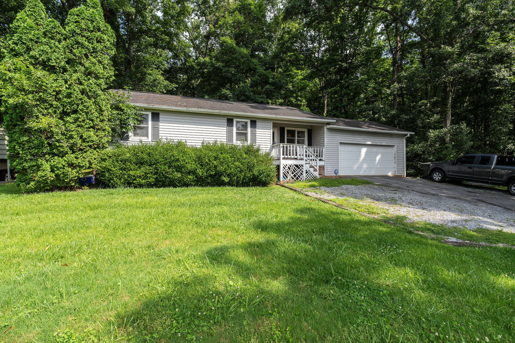 466 Boring Chapel Road Johnson City, TN 37615 - Photo 2 of 23 2