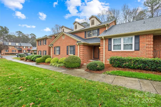 $260,000 | 8430 Coulwood Oak Lane, Charlotte, NC 28214