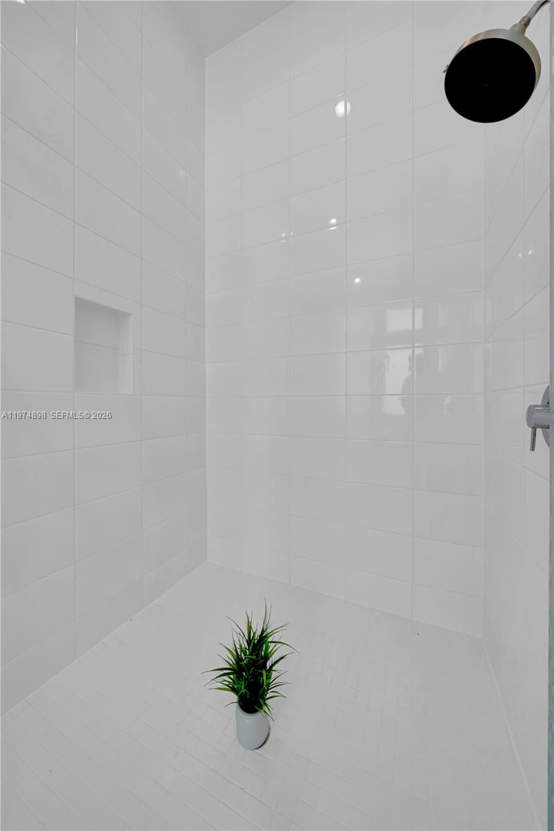 20052 Pacific Dunes Drive Boca Raton, FL 33434 - Photo 34 of 97 Primary Shower