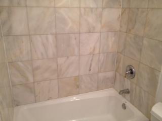 1418 North Mohawk Street, Unit 3S Chicago, IL 60610 - Photo 13 of 15 a bathroom with a bathtub