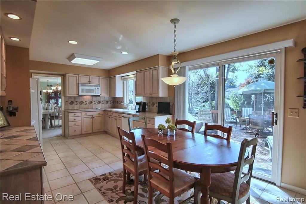 31135 Country Ridge Circle Farmington Hills, MI 48331 - Photo 15 of 37
