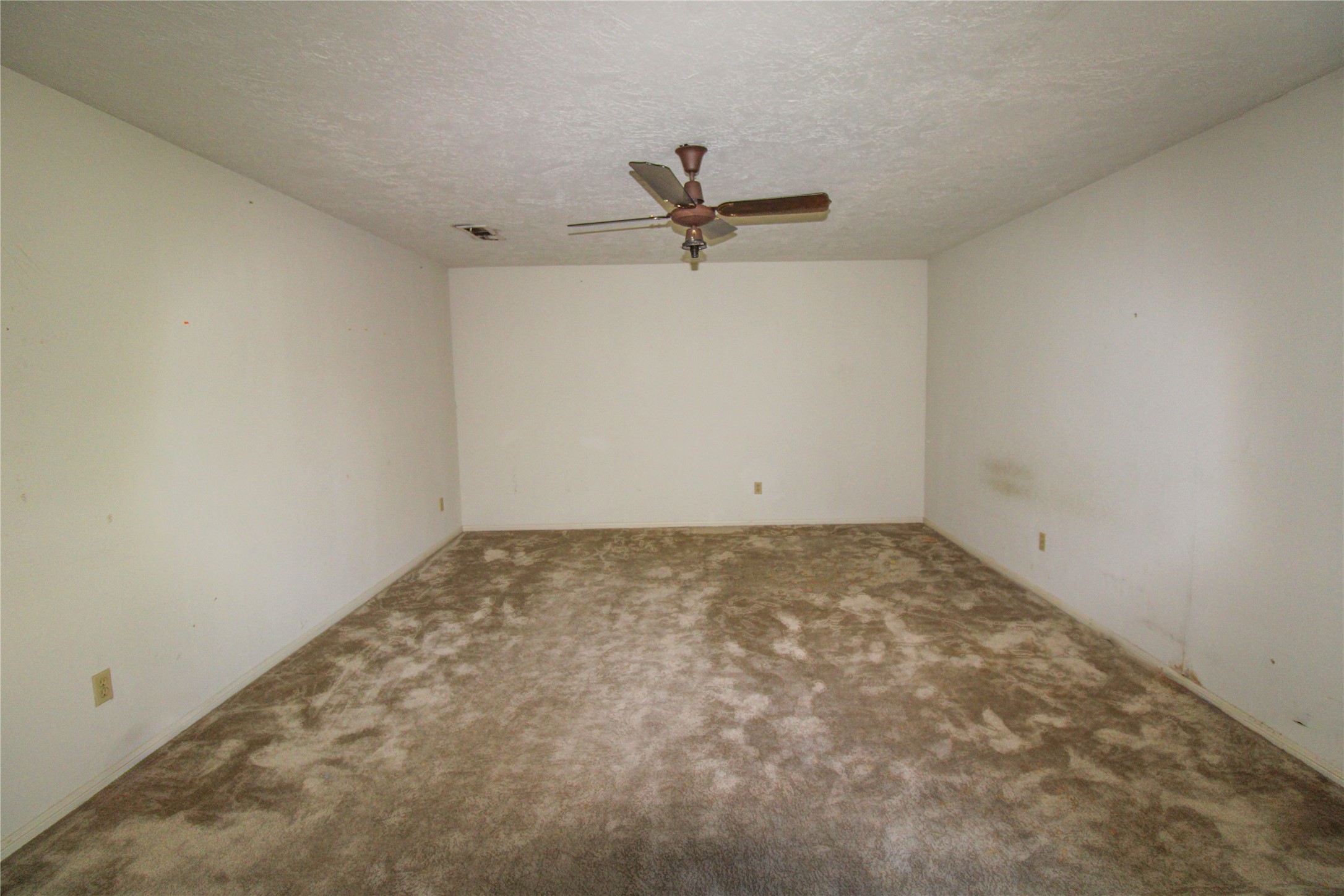 2 Elm Place Angleton, TX 77515 - Photo 29 of 33 Second Bedroom, 2nd Floor