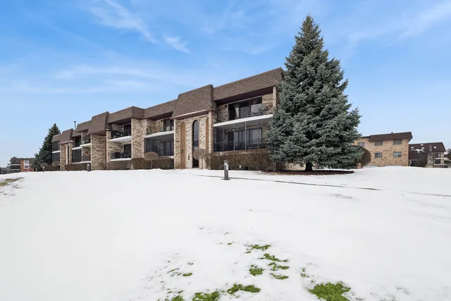 $238,000 | 15701 Foxbend Court, Unit 1N, Orland Park, IL 60462
