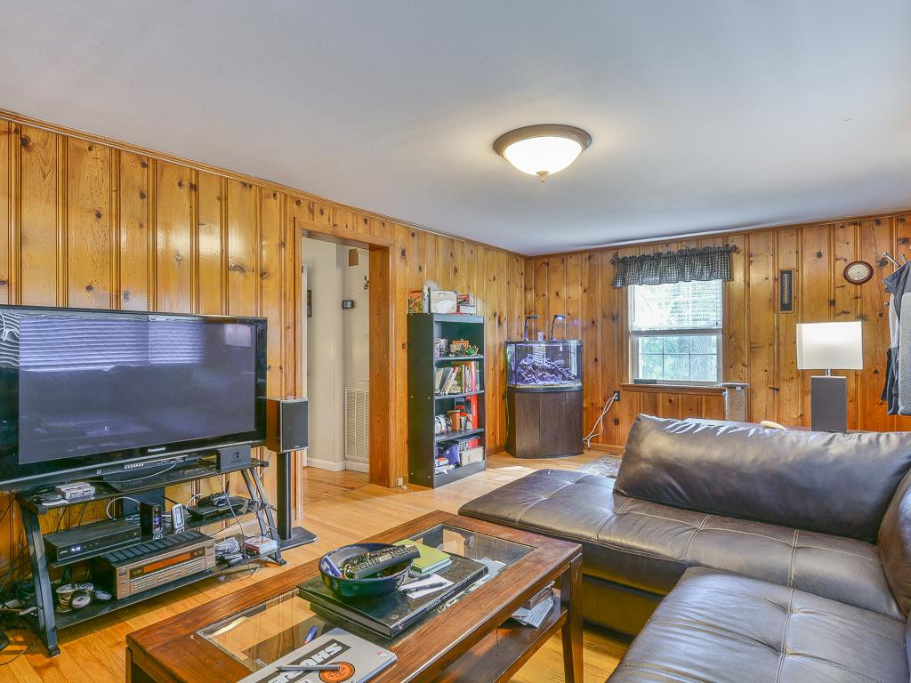 249 Buttermilk Road Gray, TN 37615 - Photo 5 of 36 Living Room