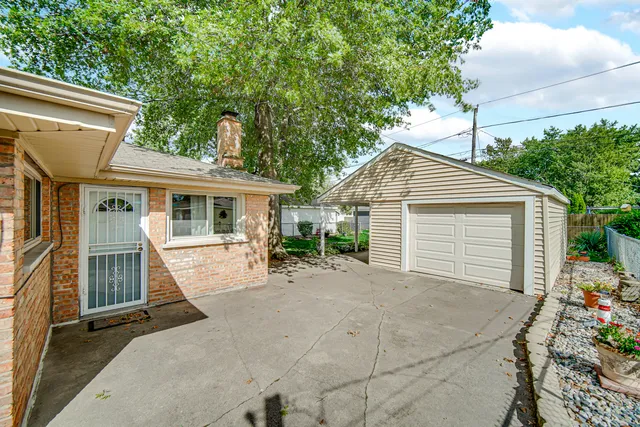 $189,500 | 17913 Oakwood Avenue, Lansing, IL 60438