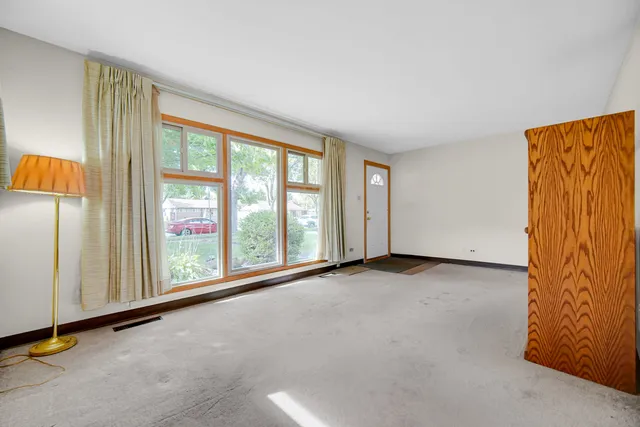 $189,500 | 17913 Oakwood Avenue, Lansing, IL 60438