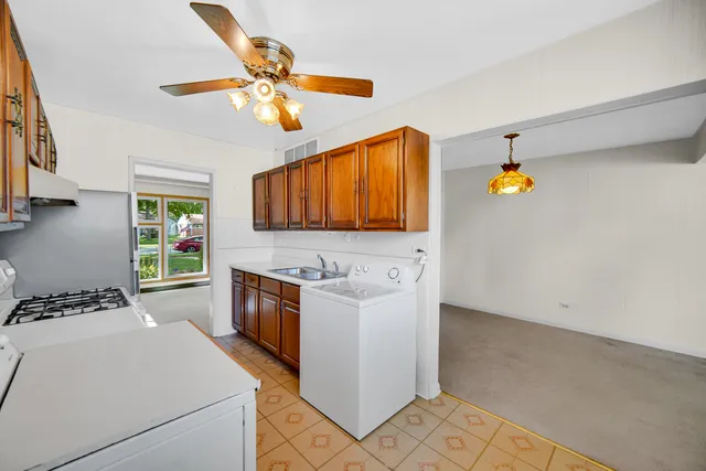 $189,500 | 17913 Oakwood Avenue, Lansing, IL 60438