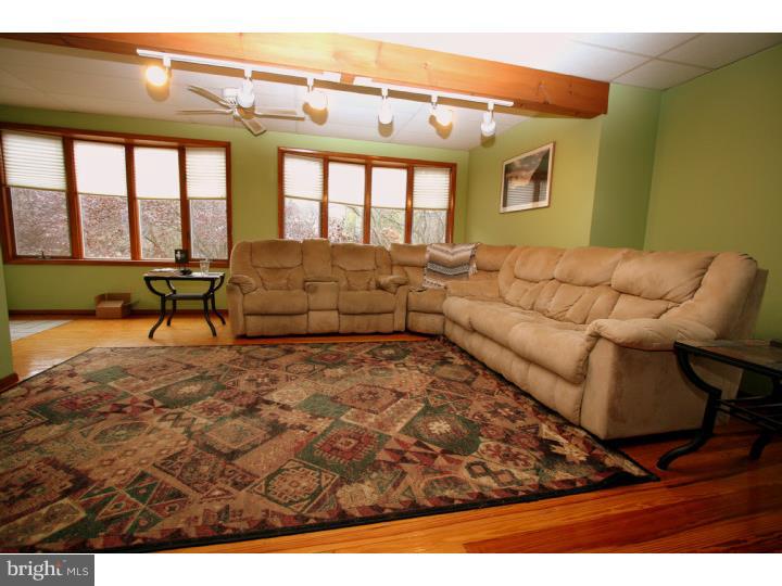 94 North Hook Road Pennsville, NJ 08070 - Photo 5 of 24 Living Room