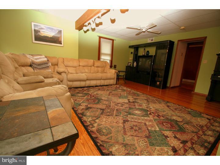 94 North Hook Road Pennsville, NJ 08070 - Photo 6 of 24 Living Room