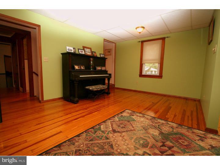 94 North Hook Road Pennsville, NJ 08070 - Photo 7 of 24 Living Room