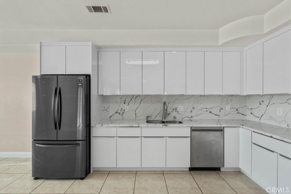 15833 Sago Road Apple Valley, CA 92307 - Photo 5 of 30