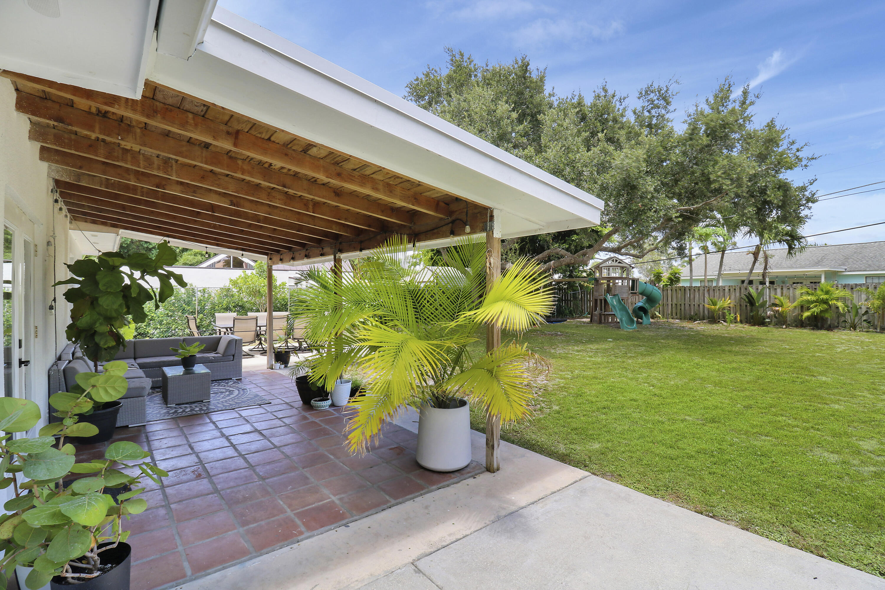 19820 North Riverside Drive Jupiter, FL 33469 - Photo 13 of 45 House2-11
