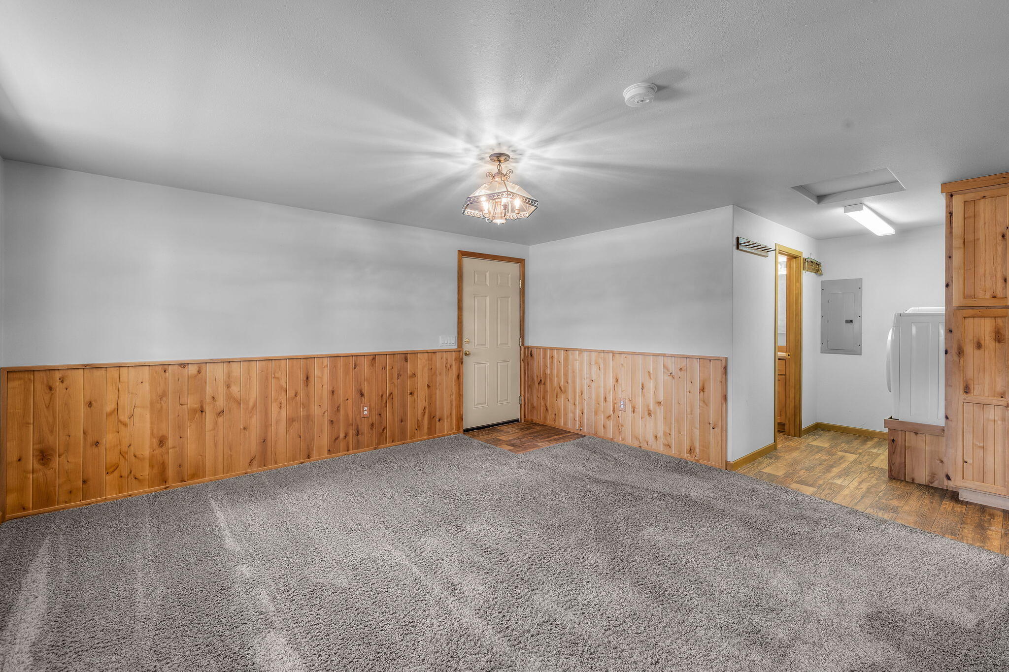22818 McGrath Road Bend, OR 97701 - Photo 12 of 57 Family Room