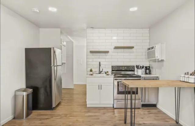 $1,400 | 514 East Mifflin Street, Madison, WI 53703