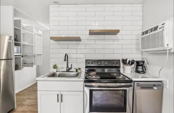 $1,600 | 514 East Mifflin Street, Madison, WI 53703