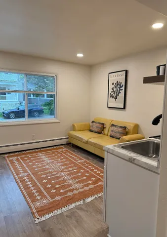 $1,400 | 514 East Mifflin Street, Madison, WI 53703