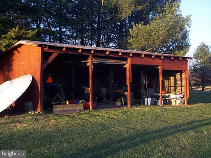 19000 Shelburne Glebe Road Leesburg, VA 20175 - Photo 9 of 9 Shed