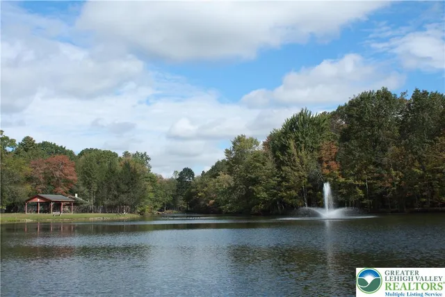 $300,000 | 536 Highland Drive, East Stroudsburg, PA 18302