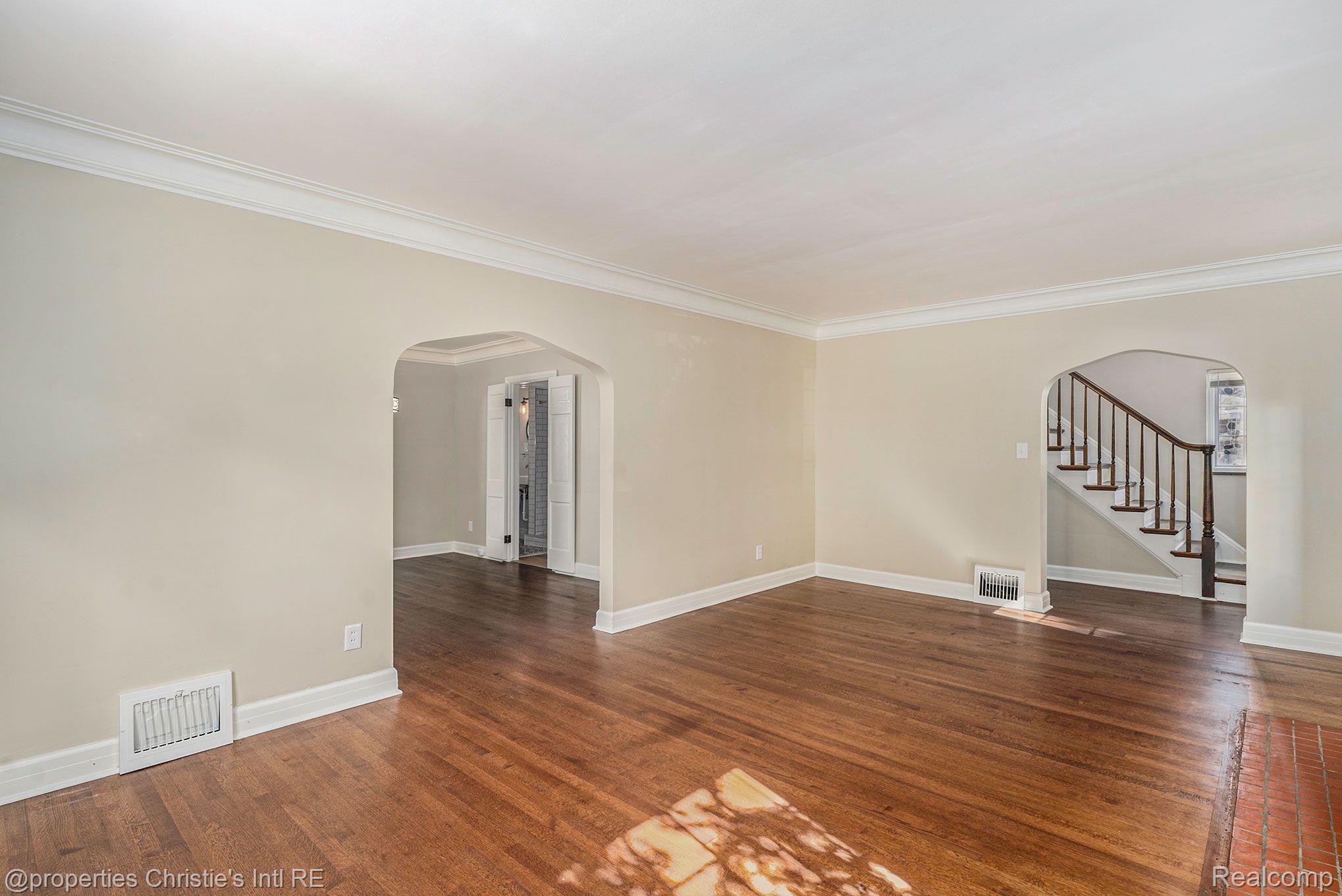 302 Moran Road Grosse Pointe, MI 48236 - Photo 4 of 38 Gallery Image 4
