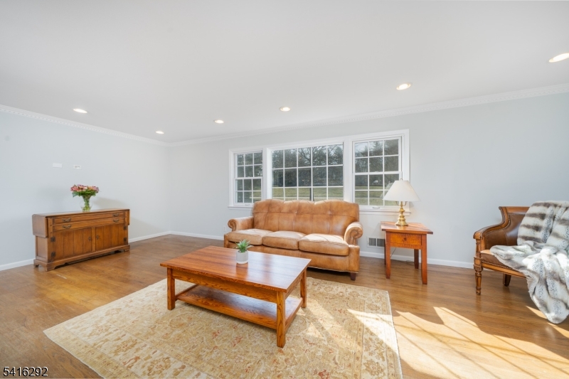 32 Deerfield Road Mendham, NJ 07945 - Photo 8 of 50