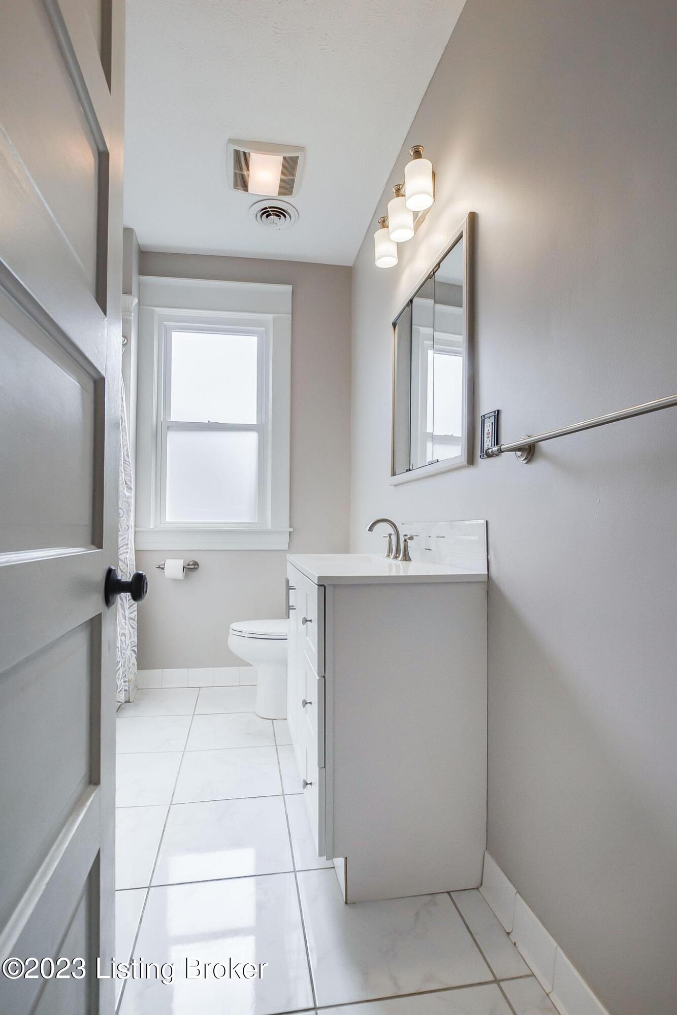 1932 Rutherford Avenue Louisville, KY 40205 - Photo 33 of 58 Upstairs Bathroom 1
