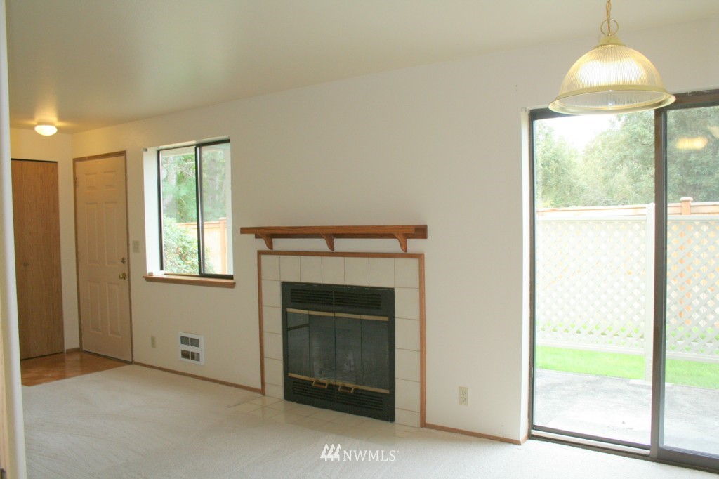 1533 201st Place Southeast, Unit 13CC Bothell, WA 98012 - Photo 2 of 14 Gallery Image 2