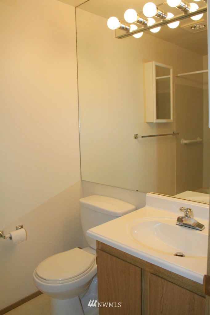 1533 201st Place Southeast, Unit 13CC Bothell, WA 98012 - Photo 12 of 14 Gallery Image 12