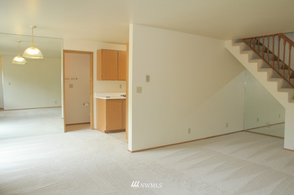1533 201st Place Southeast, Unit 13CC Bothell, WA 98012 - Photo 3 of 14 Gallery Image 3