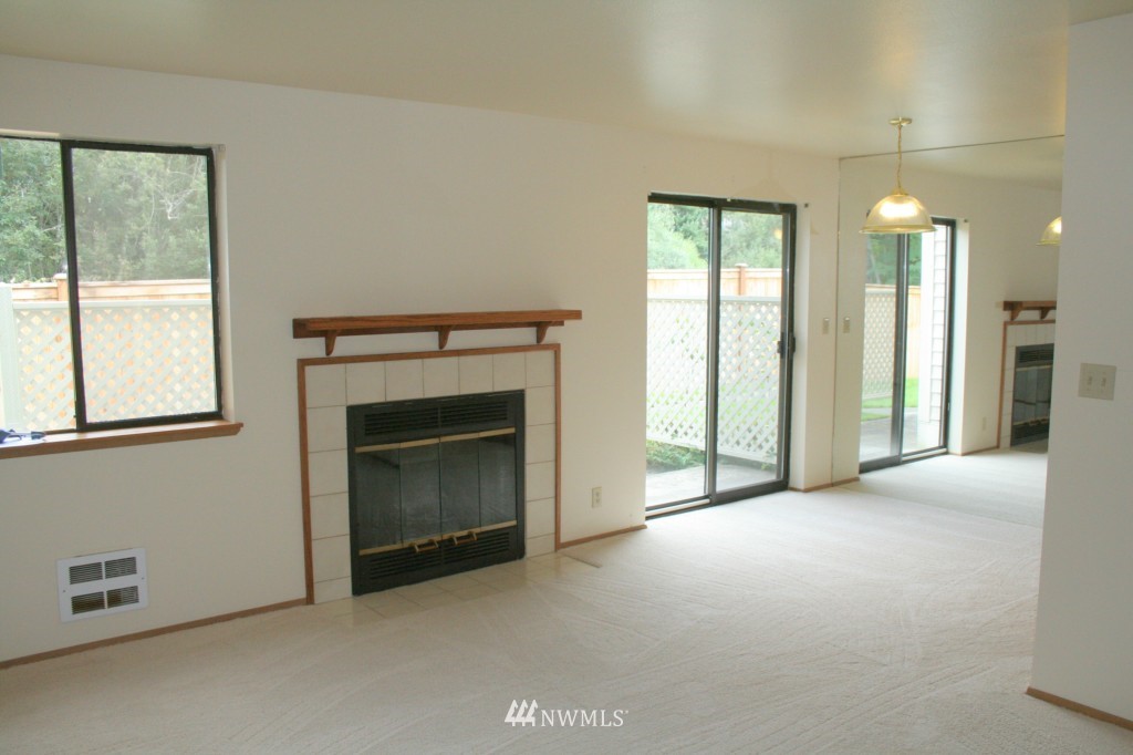 1533 201st Place Southeast, Unit 13CC Bothell, WA 98012 - Photo 4 of 14 Gallery Image 4