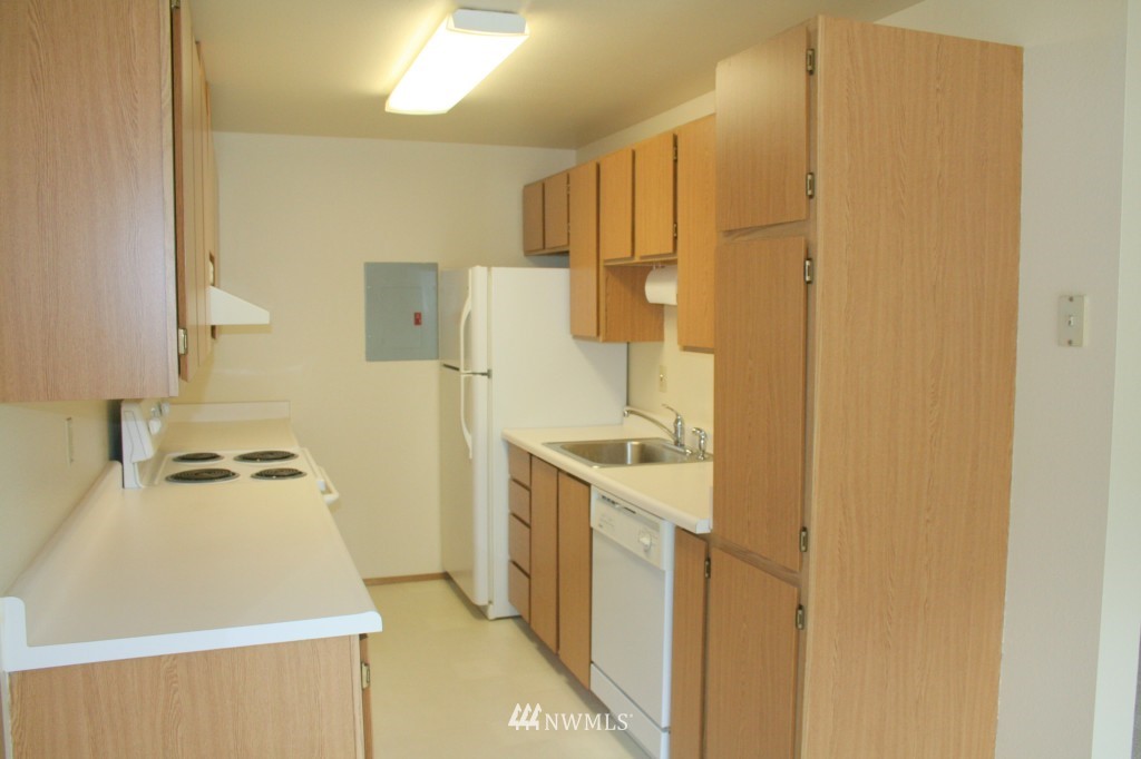 1533 201st Place Southeast, Unit 13CC Bothell, WA 98012 - Photo 6 of 14 Gallery Image 6