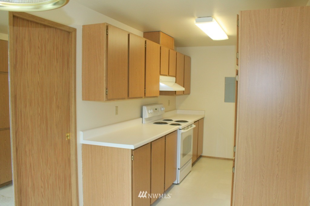 1533 201st Place Southeast, Unit 13CC Bothell, WA 98012 - Photo 7 of 14 Gallery Image 7