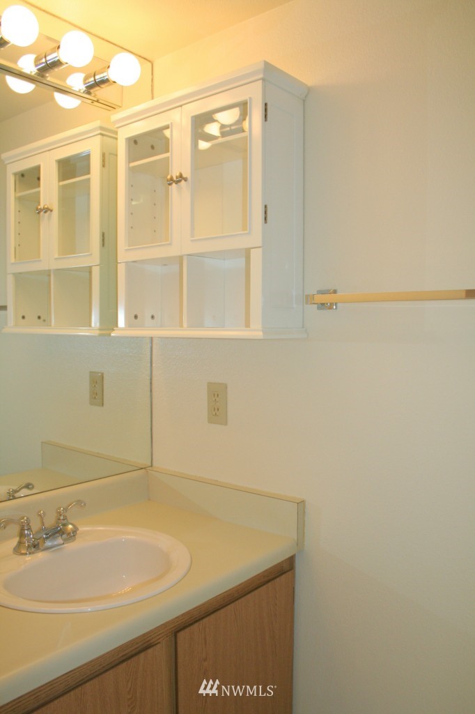 1533 201st Place Southeast, Unit 13CC Bothell, WA 98012 - Photo 8 of 14 Gallery Image 8