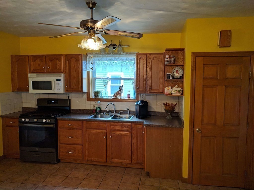 19 Rapalus Street Springfield, MA 01151 - Photo 3 of 34 Gallery Image 3
