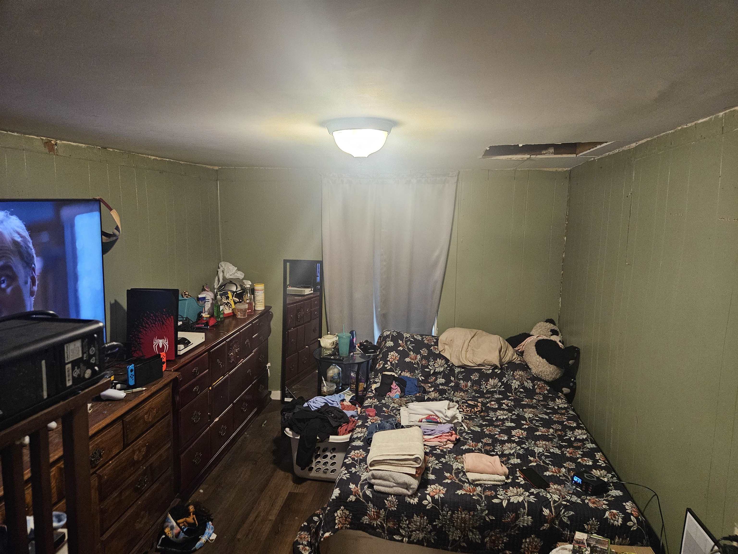 850 Defeated Creek Road Centerville, TN 37033 - Photo 16 of 17 a room with lots of flower plants