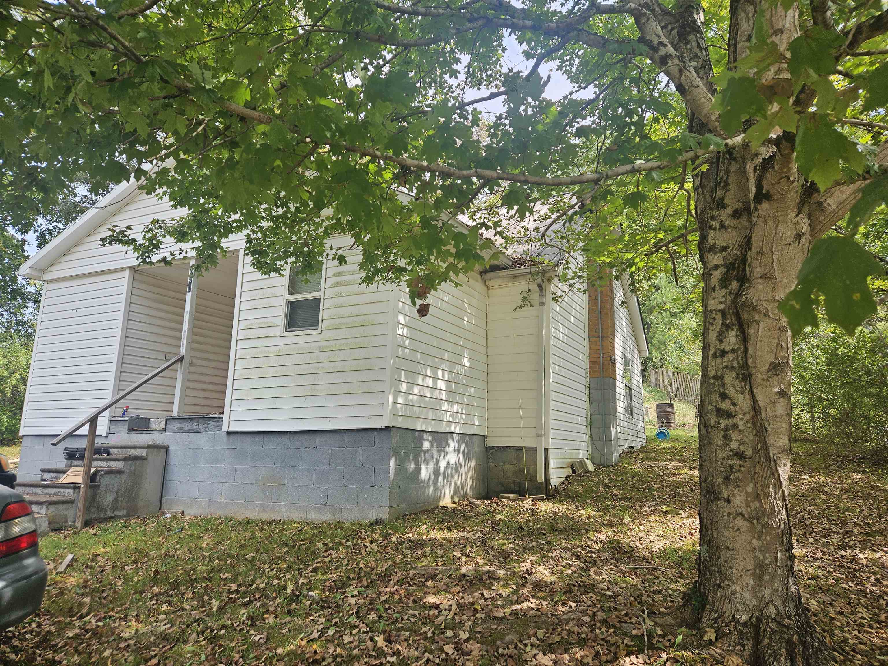 850 Defeated Creek Road Centerville, TN 37033 - Photo 2 of 17 a view of a house with a tree