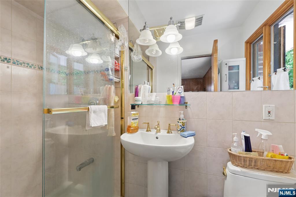 12 Beverly Road Englewood Cliffs, NJ 07632 - Photo 22 of 36