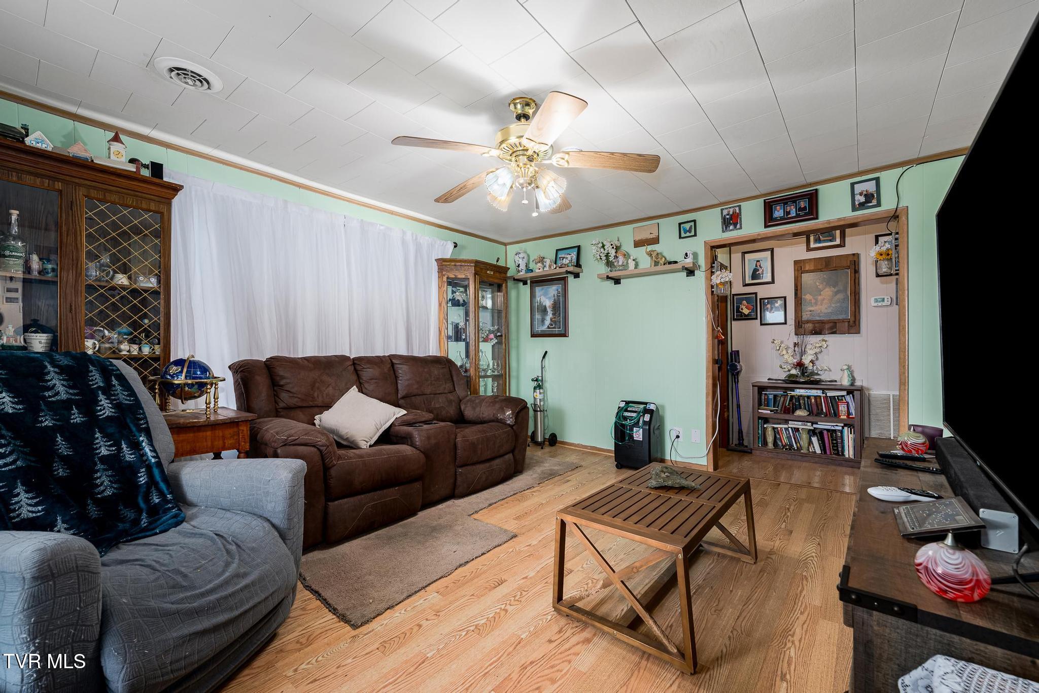 154 Stockton Road Chuckey, TN 37641 - Photo 4 of 57 154 Stockton Road (38 of 59)