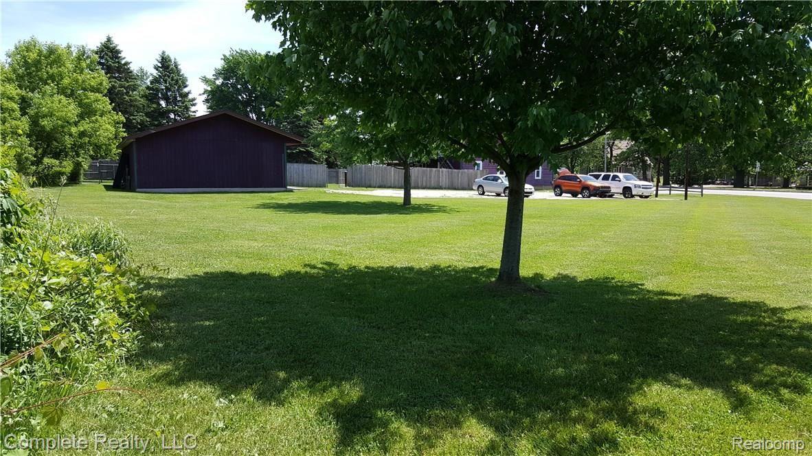 8033 East Richfield Road Davison, MI 48423 - Photo 41 of 46 20160602_130745.jpg