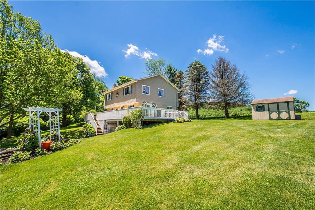 Just 4 mins to Southpointe and the Canonsburg I79 Exit for an easy commute to Downtown PGH, Airport. Close to I70, Rt 19, shopping, restaurants and the Montour Bike trail
