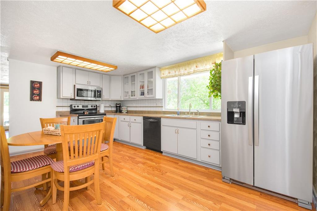 10 Swihart Road Canonsburg, PA 15317 - Photo 14 of 25 Lovely Eat in Kitchen w/newer refridgerator~